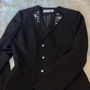 Tahari Arthur s. Levine black Blazer size 4